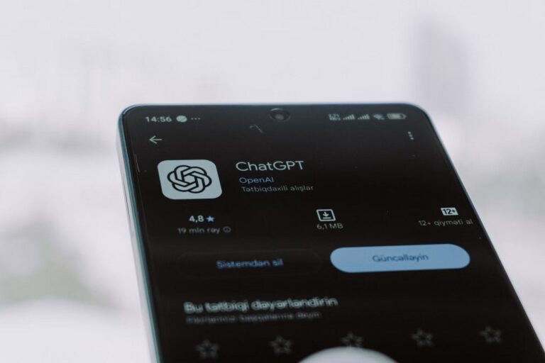 Фермер рассказал ChatGPT о планах причинить вред сыну. Как поступил ИИ?