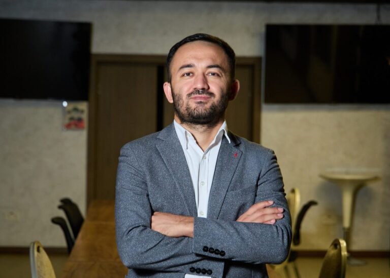 Узбекистанец вложил $1,7 млн и создал ИИ-систему для фабрик