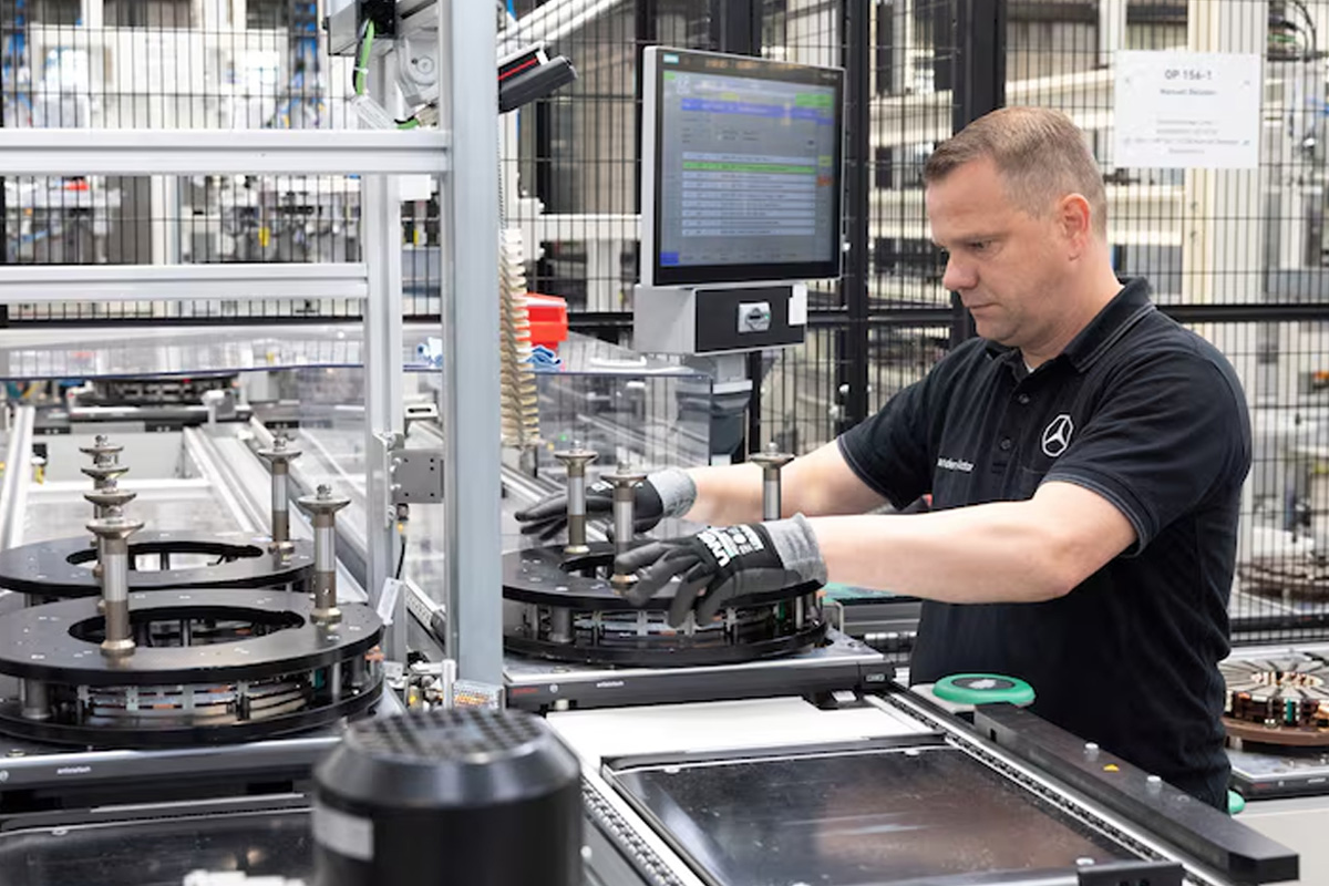 Mercedes-Benz может закрыть завод в Германии или заставит рабочих работать больше