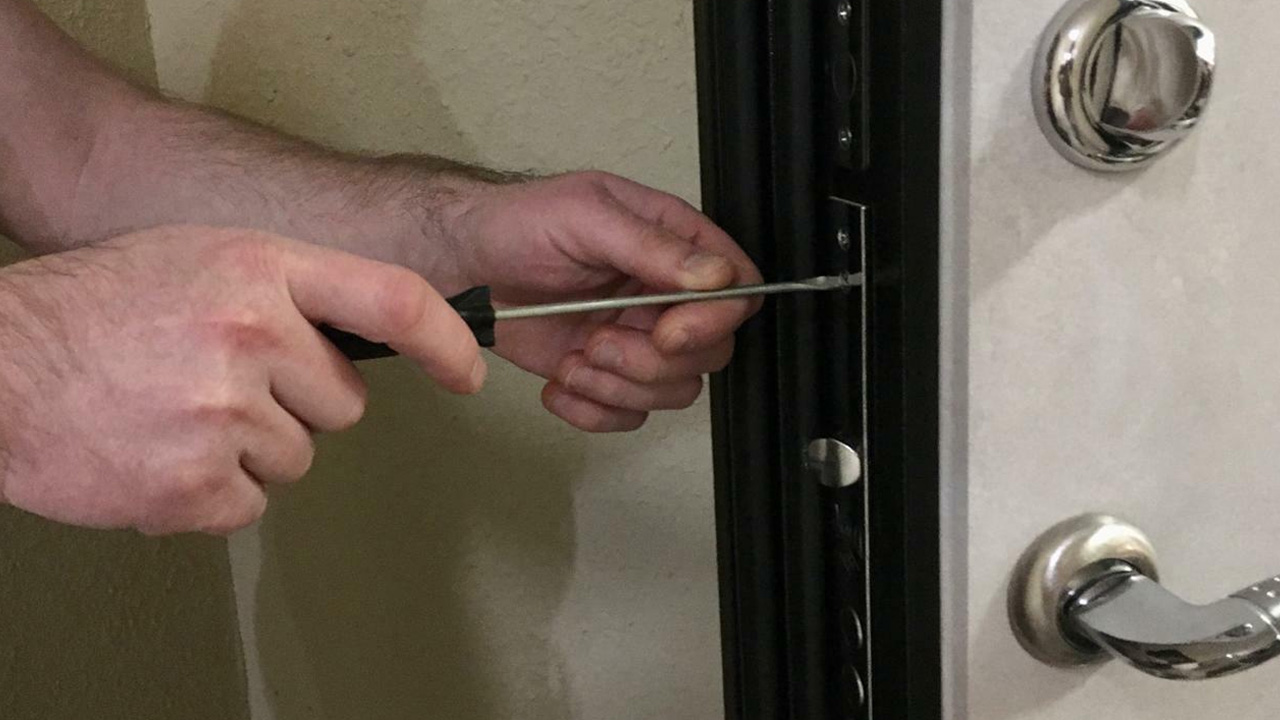 Как попасть в квартиру, если бывший супруг вдруг сменил замки - адвокат