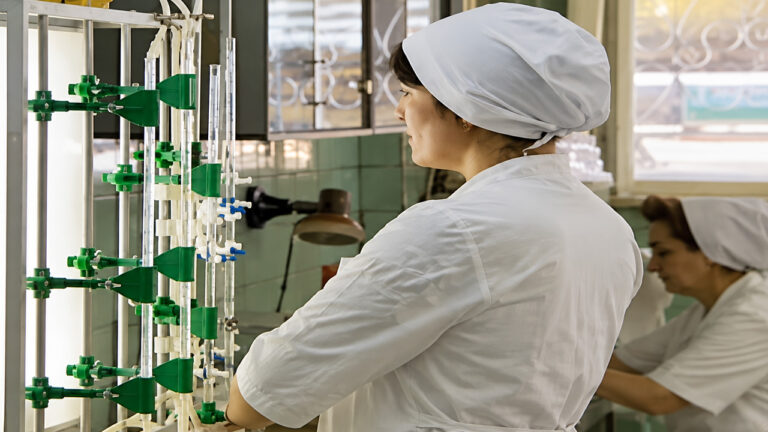 Ликвидируют завод, который 57 лет делал сырье для главного продукта в Казахстане