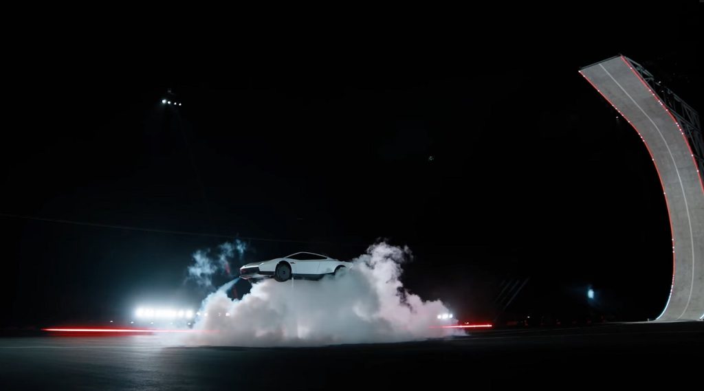 Казахстанцы оценили летающую Tesla Илона Маска и придумали ей особое применение