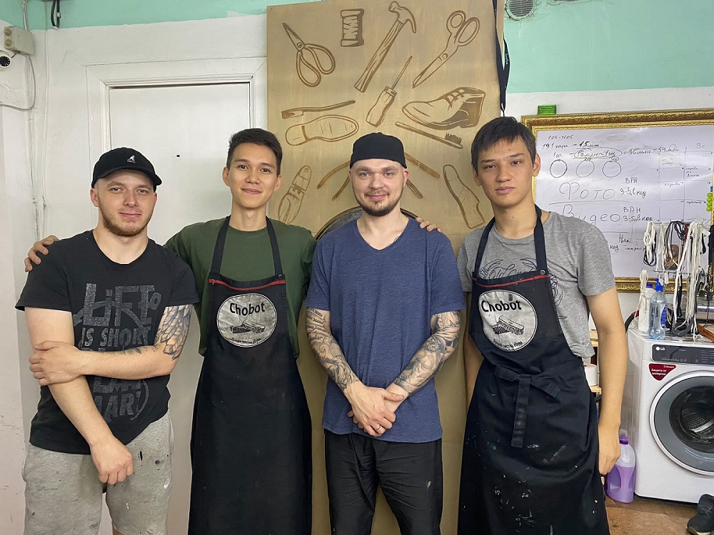 Казахстанец с дипломом ИТ-менеджера стал сапожником и зарабатывает больше 1 млн тенге — изображение 4