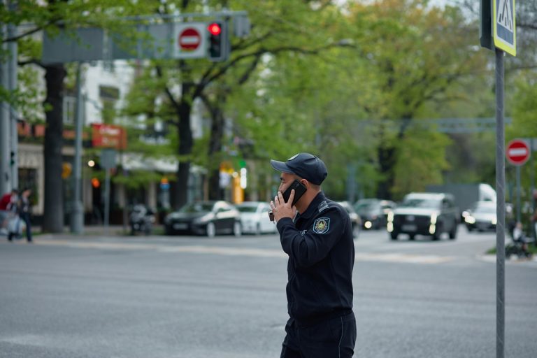 Иностранцев будут по-новому проверять в Казахстане перед выдачей ИИН