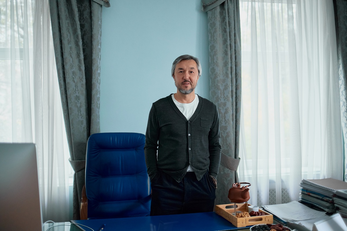 Советник президента Раимбек Баталов без галстука: о жизни в Алматы, воспитании детей и личных принципах — изображение 11
