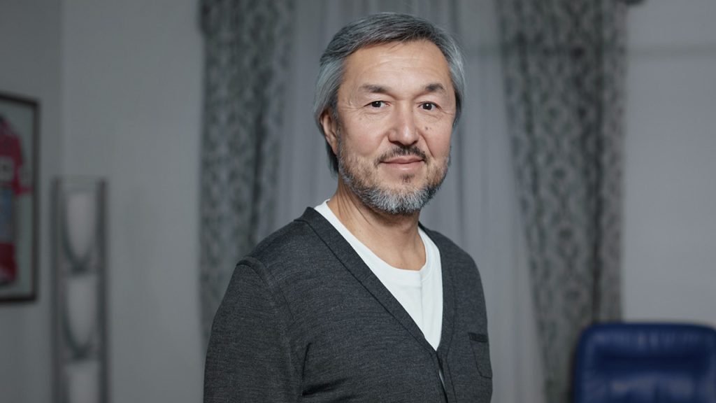 Советник президента Раимбек Баталов без галстука: о жизни в Алматы, воспитании детей и личных принципах