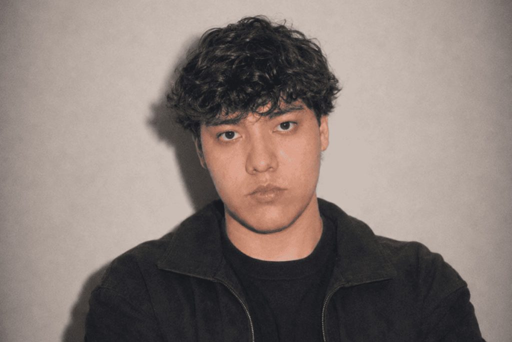 «Могу проводить в офисе по 17 часов 7 дней в неделю». 20-летний казахстанец строит 2 стартапа, преподает автоматизацию и работает ИИ-инженером