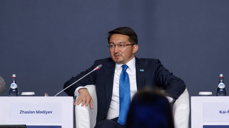 Жаслан Мадиев рассказал, какой путь развития ИИ выбрал Казахстан